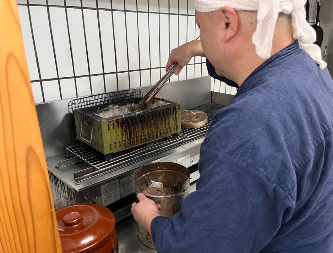 お持ち帰り専門店「鶏若丸」ではお弁当・唐揚げ・焼き鳥など、様々な商品が販売