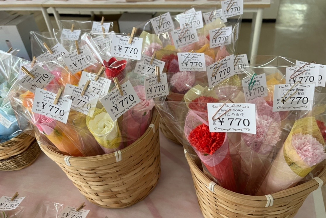母の日にもピッタリな「フラワーソープ」を販売している「ファンシーチコ」