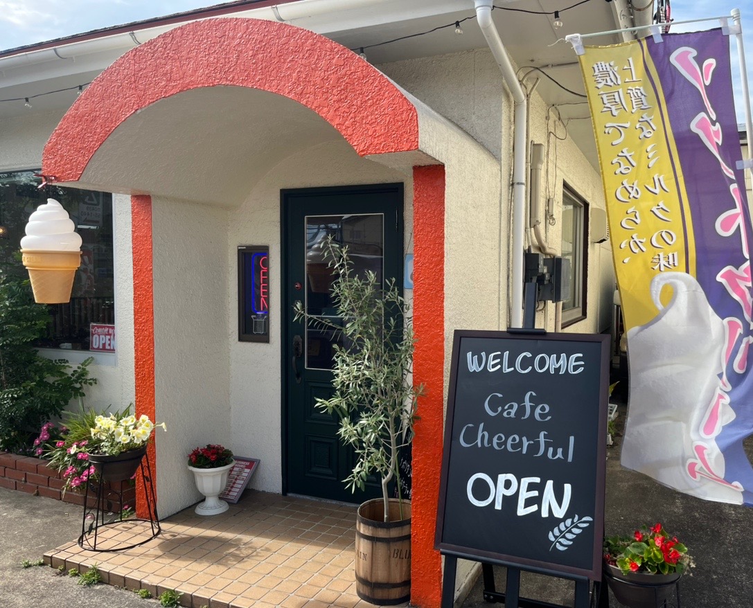 君津駅北口近くの坂田大通り沿いにある「cafe Cheerful」。