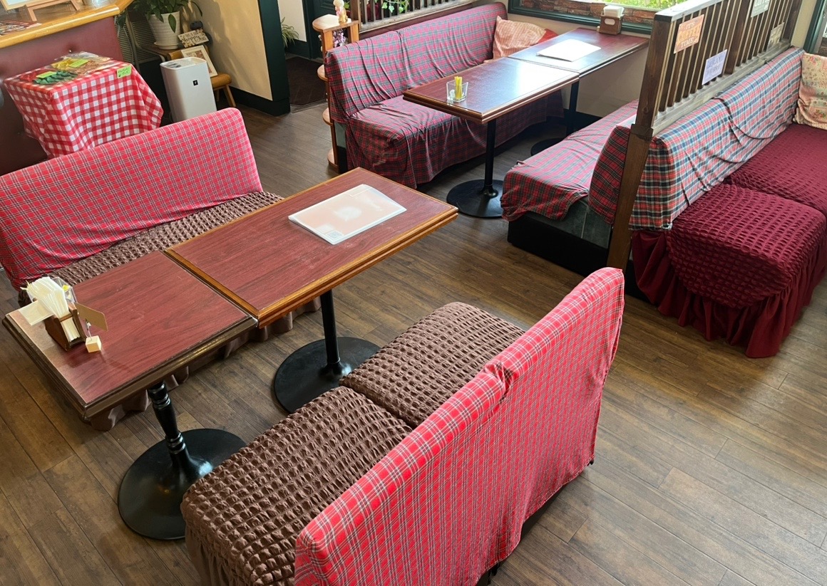 君津駅北口近くの坂田大通り沿いにある「cafe Cheerful」。