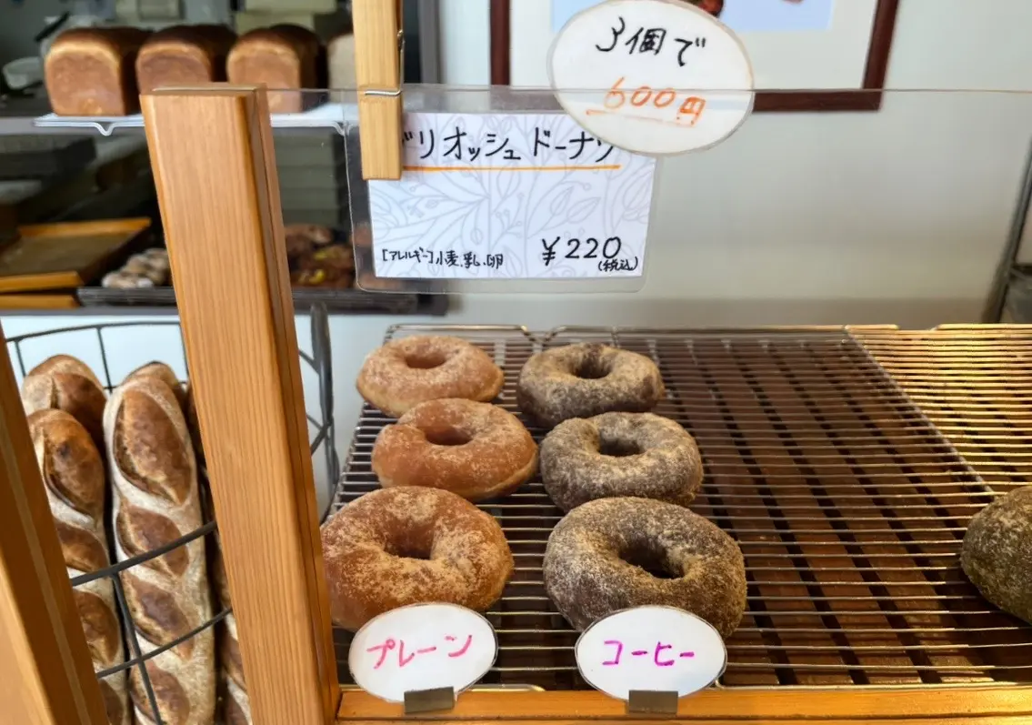 木更津市ほたる野、夢庵 木更津東店の道路を挟んで向かいにあるこちらのパン屋さん。名前は「Casse-tête(カステット)」