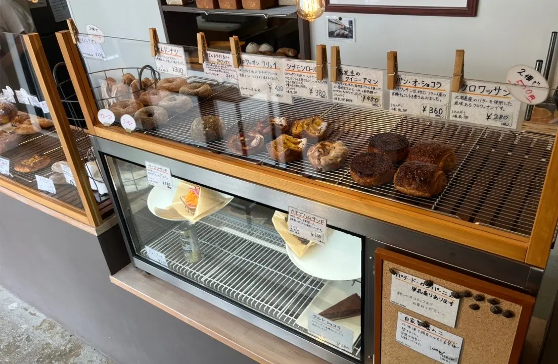 木更津市ほたる野、夢庵 木更津東店の道路を挟んで向かいにあるこちらのパン屋さん。名前は「Casse-tête(カステット)」
