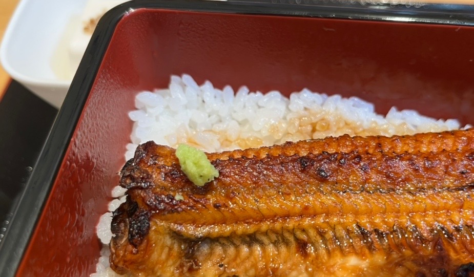 巖根駅東口から歩いて約3分のところにある、リーズナブルな値段で、美味しい鰻が食べられる「うま鰻」