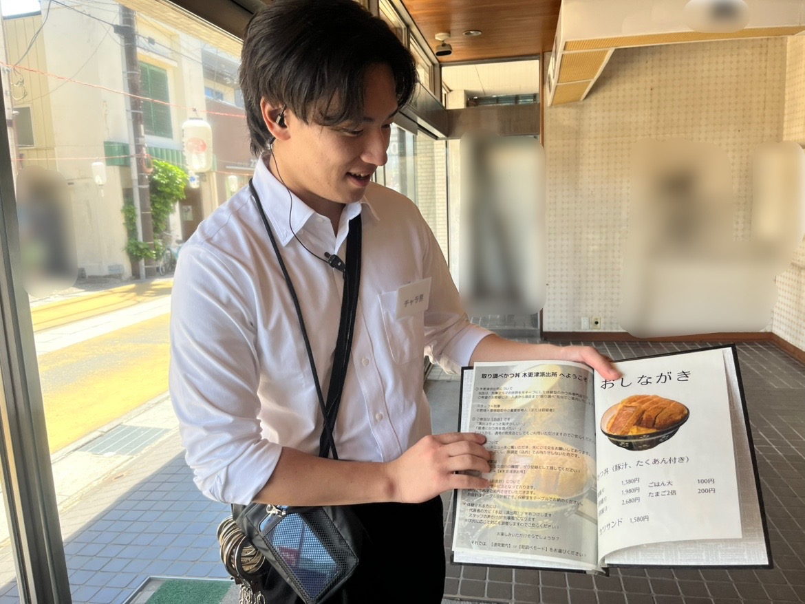 事情聴取中の重要参考人を実際に体験できちゃうお店が2025年7月11日(金)にオープン