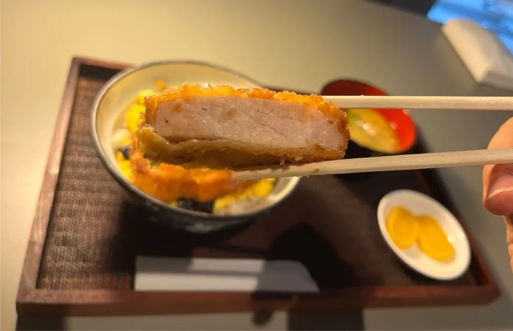 事情聴取中の重要参考人を実際に体験できちゃうお店が2025年7月11日(金)にオープン