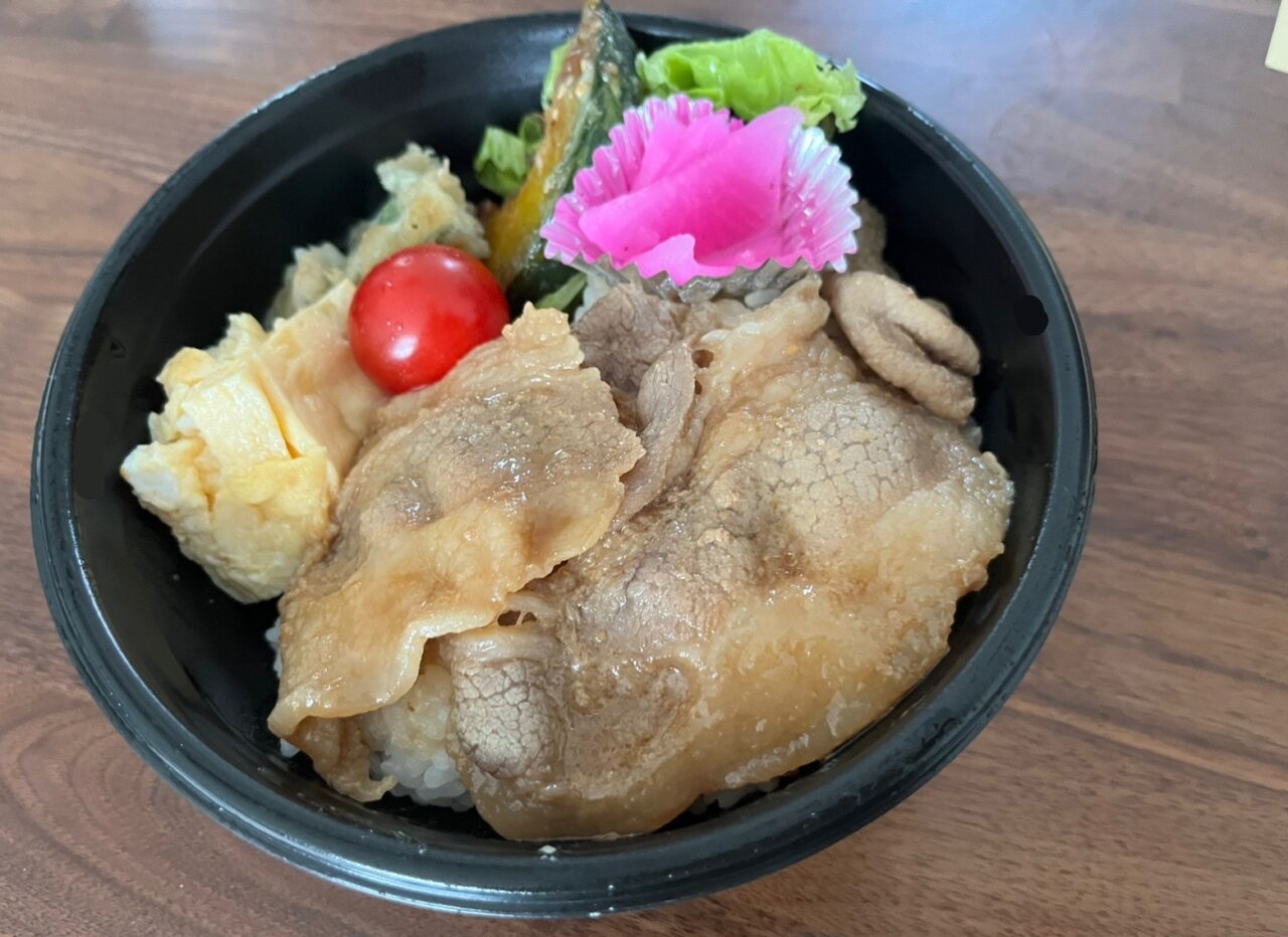君津市立貞元小学校のすぐ近くにある、「惣菜屋 まんまる」