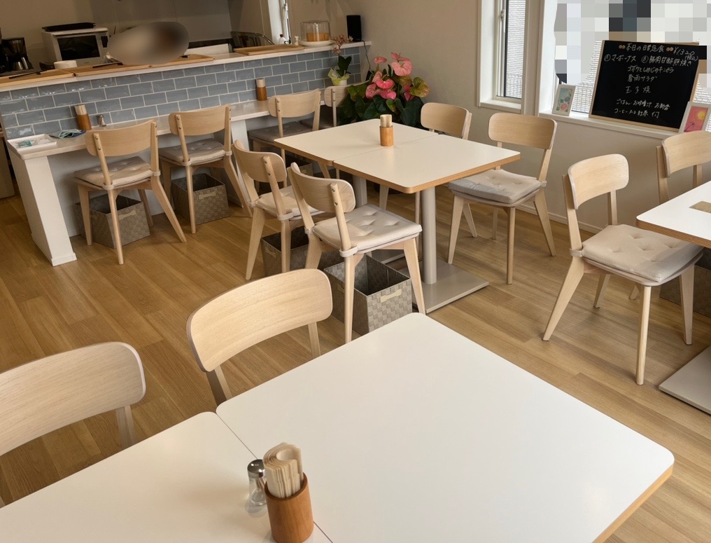 2025年6月14日にオープンしたばかりの「ごはん cafe Nao's Kitchen」