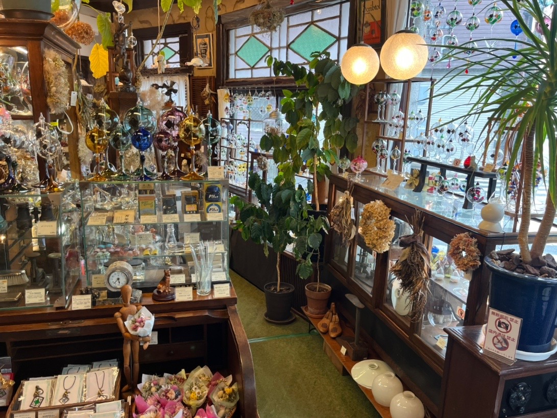 木更津駅西口(みなと口)から歩いて約6分のところにある、｢金田屋リヒトミューレ｣